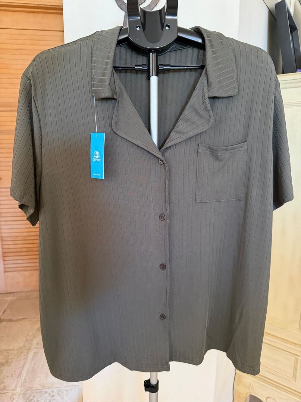 NWT Cupshe button down top